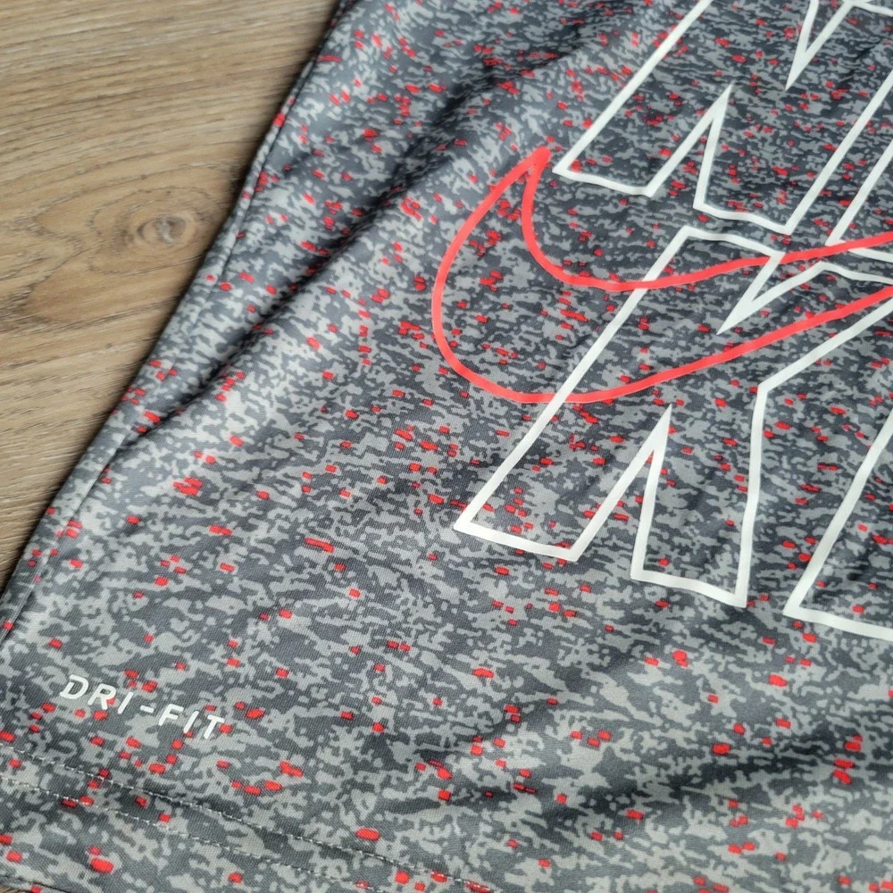 Nike Boys T-Shirt Size 5 Grey Red Speckle Dri-FIT Athletic Activewear Tee